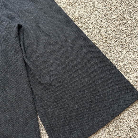 Lululemon Can You Feel The Pleat Crop
Dark Gray Women's Size 2 Pants Yoga Causal - Picture 6 of 9